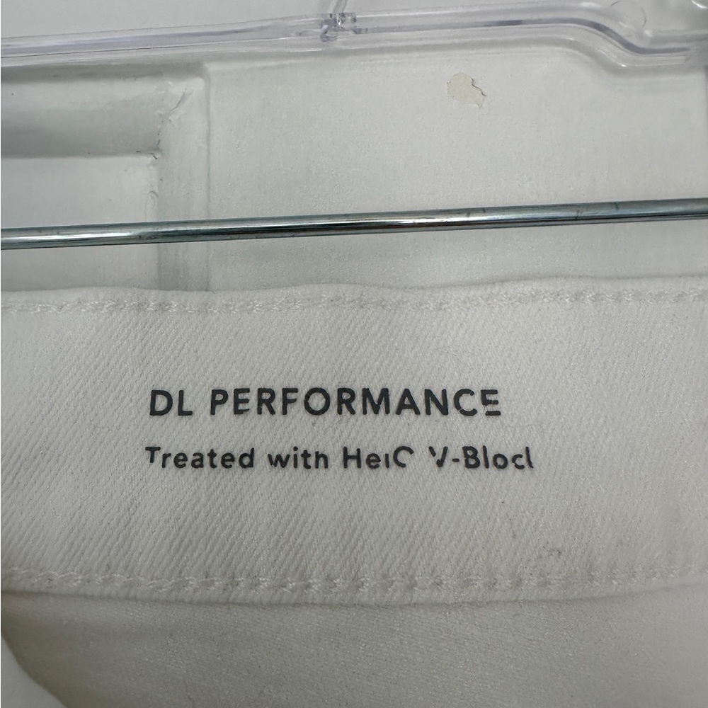 DL1961 Mid Rise Instasculpt Ankle Length Straight Leg White Jeans in Size 28 - Picture 12 of 15
